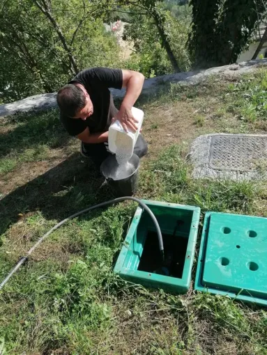 Aujourd'hui à Figaret d'Utelle : entretien de micro station avec enzymes, Carros, JR3D