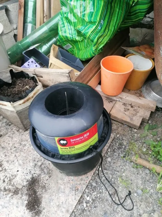 Installation à Saint Jeannet de pièges pondoirs contre les moustiques, Carros, JR3D