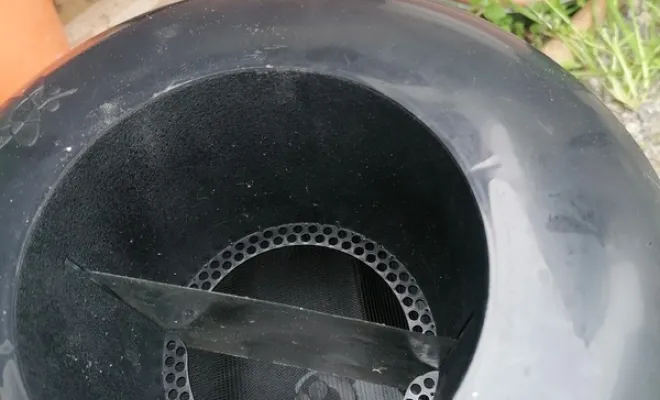 Partie importante du piège colle qui capture les moustiques